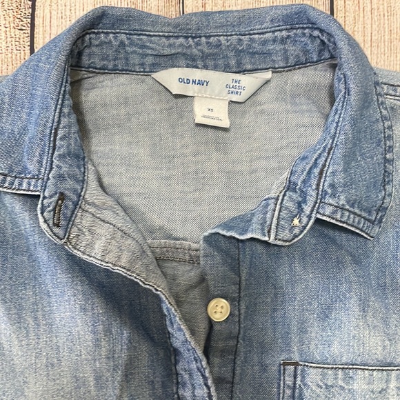 🌸 Clearance! 🌸 Old Navy Denim Button Down Shirt - Picture 2 of 8